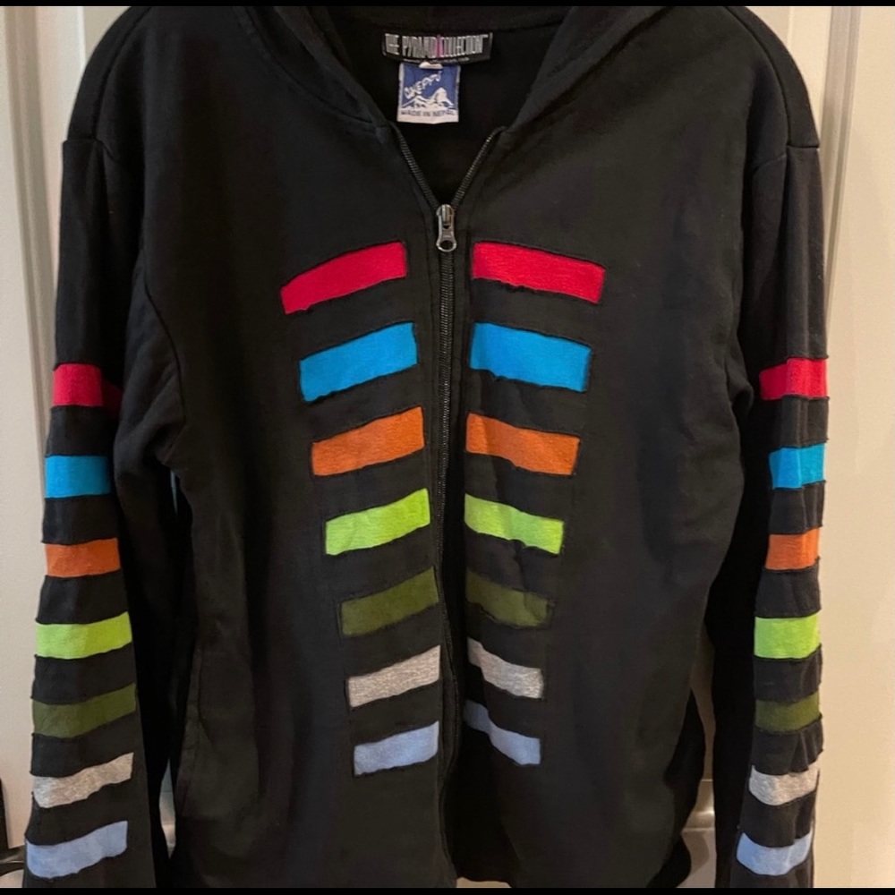 The Pyramid Collection Zippered Hoodie Size XL